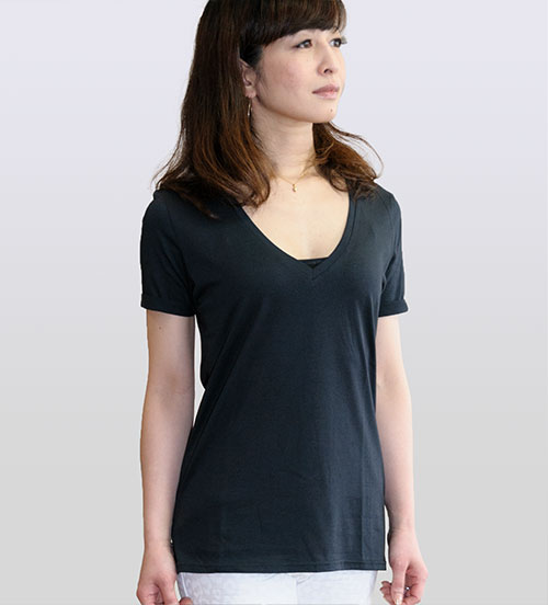 le pivot v neck tee2.jpg